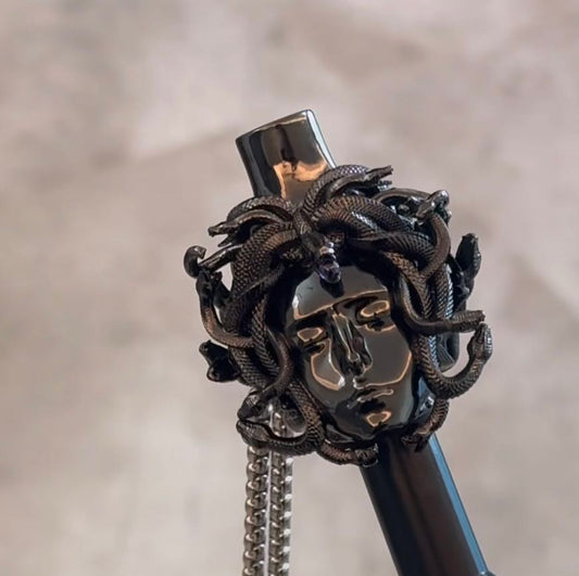 Cigarette Holder- Balck Medusa