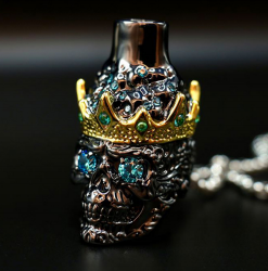 Cigarette Holder - Black-blue diamond King Skull